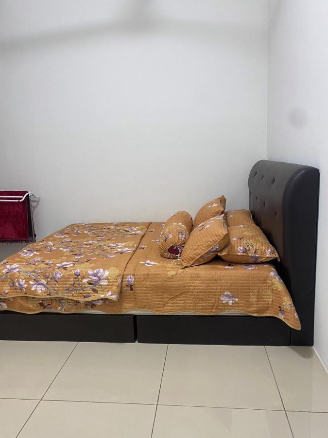 Klia Redza Homestay Kota Warisan Malay Only Сепанг Екстериор снимка